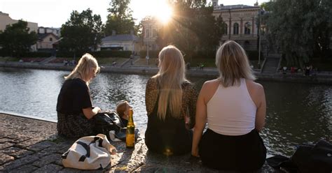 pillutarinoita|Tiedän Julia Ahosen pillusta suhteettoman paljon, ottaen ...